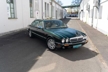 Jaguar Daimler 181.000 km 23.900 &euro; Nürnberg 90411