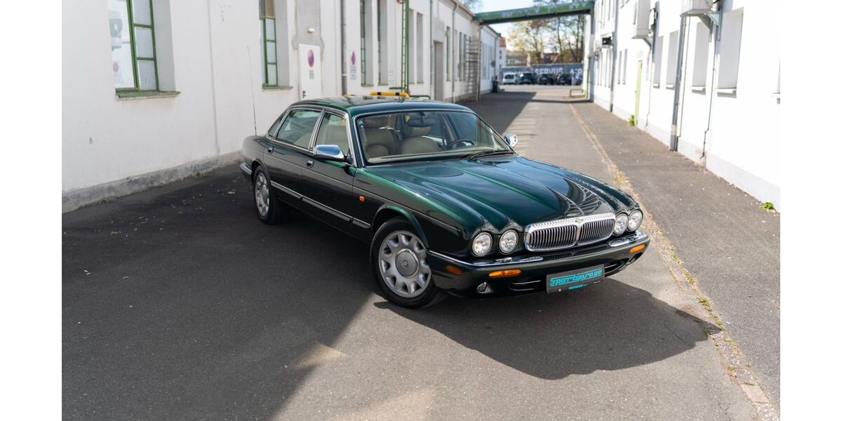 Jaguar Daimler 181.000 km 23.900 &euro; Nürnberg 90411