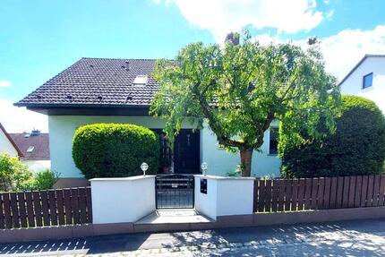 Haus Cadolzburg - 9 Zimmer, 245 m&sup2;, 659.000&euro; | Angebot:25829903