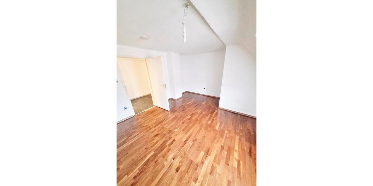Dachgeschoßwohnung Nürnberg Rabus - 3.5 Zimmer, 79 m&sup2;, 800&euro; | Angebot:25158101