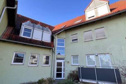 Schwanstetten! Gemütliche DG-ETW, 2-Zi., vermietet, Spitzboden + 2 Stellplätze! 2 zimmer