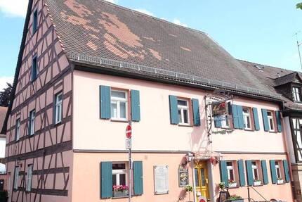 Denkmalgeschütztes Anwesen mit Gastronomie, Wohnungen und Scheune im Stadtzentrum von Herzogenaurach zimmer