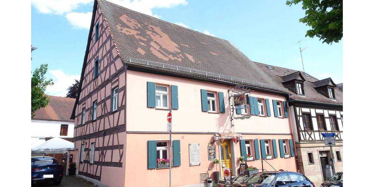 Denkmalgeschütztes Anwesen mit Gastronomie, Wohnungen und Scheune im Stadtzentrum von Herzogenaurach zimmer