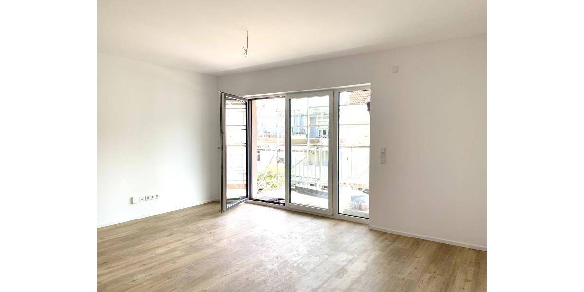 FÜ: Erstbezug! Schöne, helle 2-Zi-Whg (1.OG) mit EBK, Balkon, Aufzug + TG-Stellplatz 2 zimmer