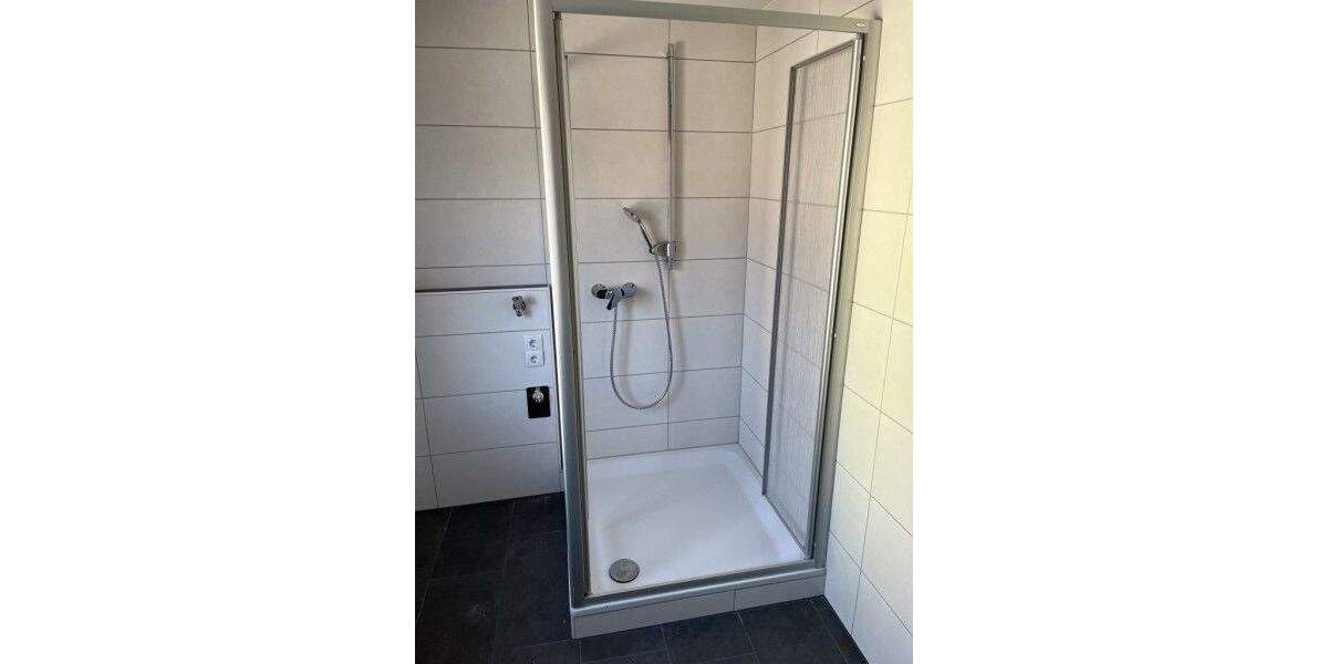 Haus im WEG-Eigentum - 2 Wohnungen - Mit Ausbaupotential - EG vermietet 6 zimmer