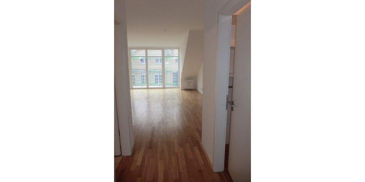 HELLE ZWEIZIMMER DG-WOHNUNG - BALKON - PARKETT - EINBAUKÜCHE - ERBBAURECHT - VERMIETET 2 zimmer