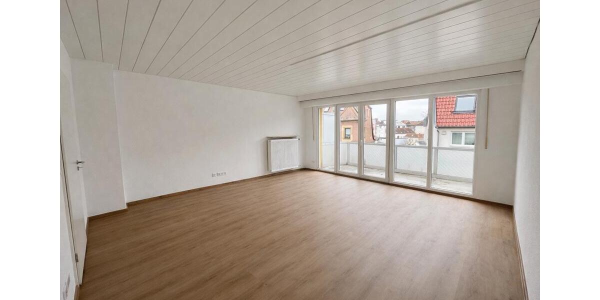 Bezugsfertige neu renovierte 3-Zi.-Whg. direkt am Stadtpark 3 zimmer