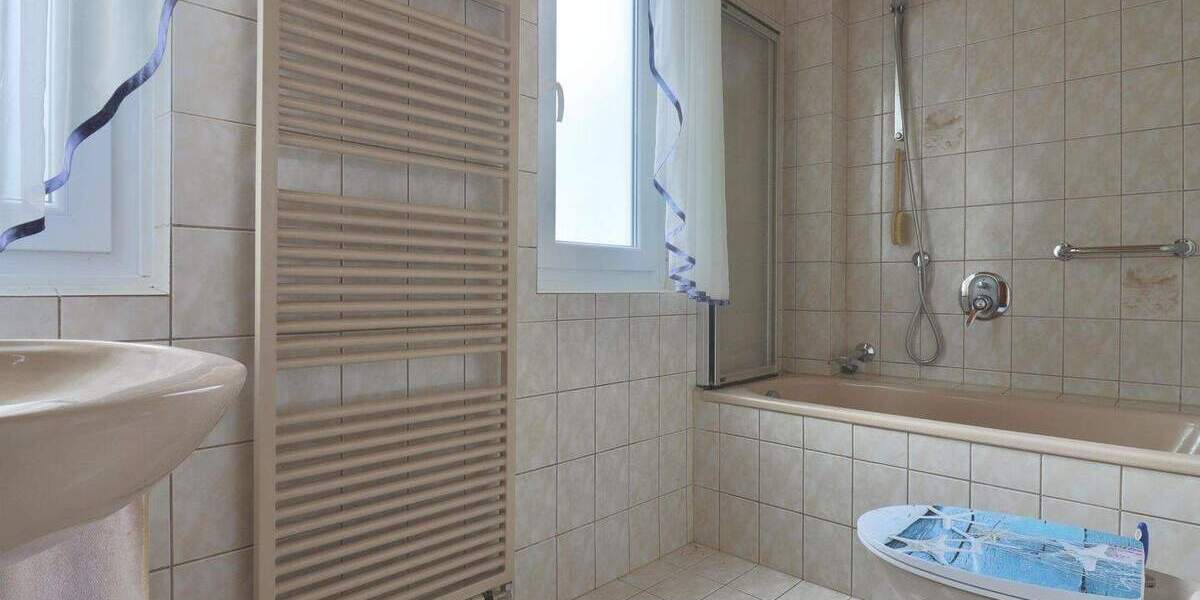 Zwei auf einen Streich! Doppelhaus mit flexibler Nutzung zentral in Feucht! 7 zimmer