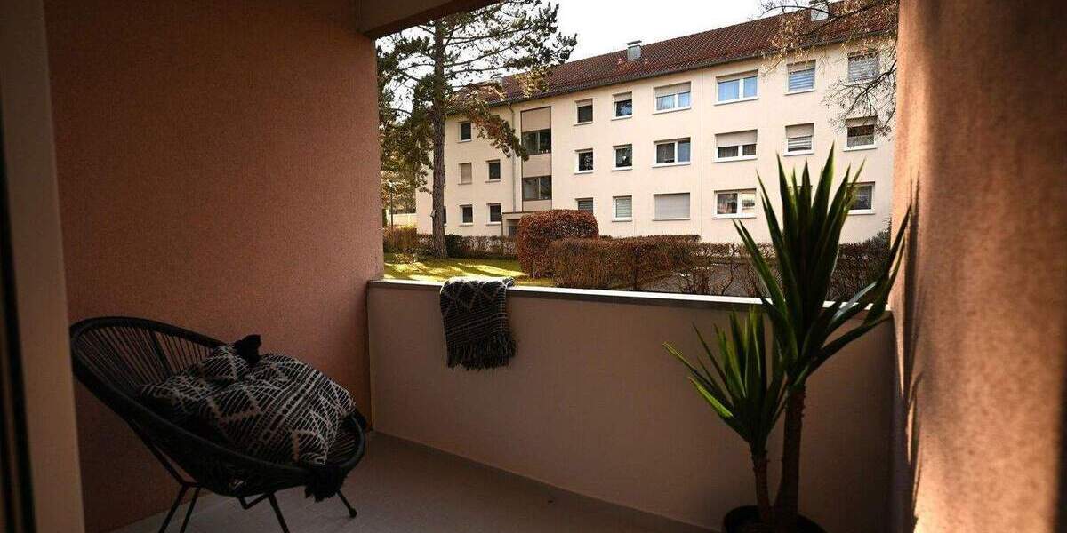 Nur wenige Stufen ins neue Lebensgefühl - hochwertig modernisiert & wunderbar ruhig sowie zentral 3 zimmer