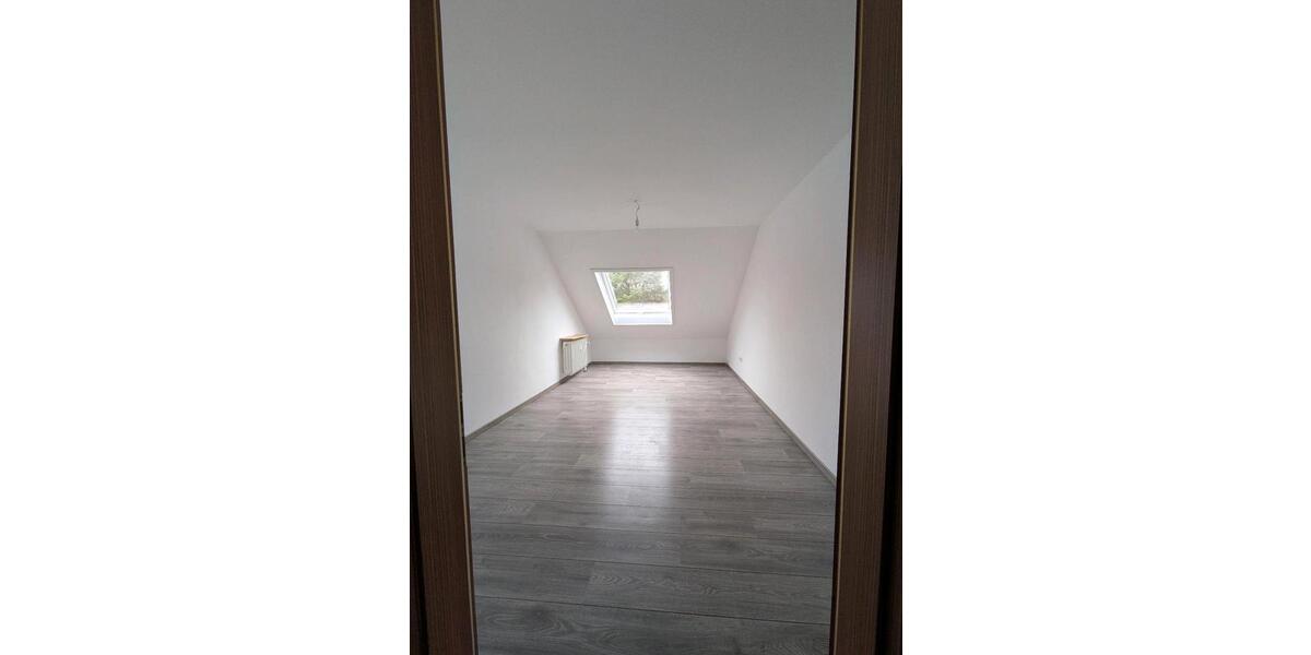 Dachgeschoßwohnung Schwabach - 4 Zimmer, 94 m&sup2;, 1.100&euro; | Angebot:25614057