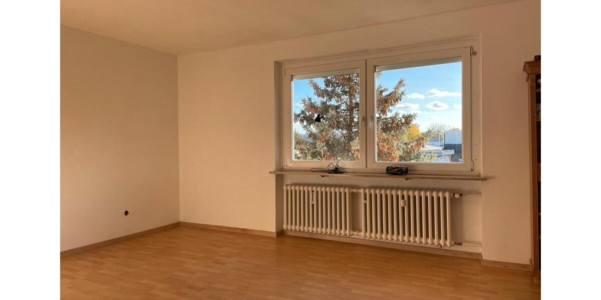 Helle 4-Zimmer Wohnung für WG zu vermieten . Einzelzimmer ab: 4 zimmer