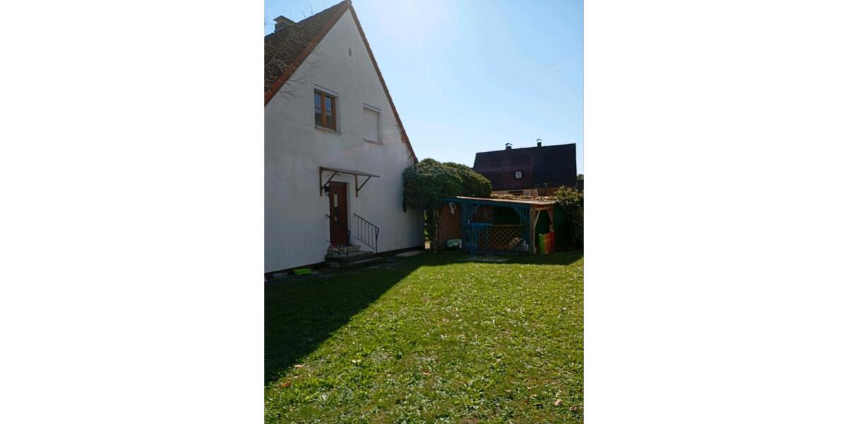 Baugrundstück mit kernsanierungsbedürftigem Einfamilienhaus zimmer