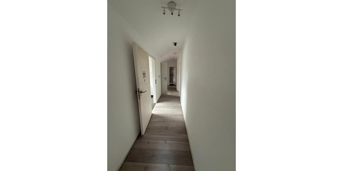 Dachgeschoßwohnung Nürnberg Eberhardshof - 4 Zimmer, 78 m&sup2;, 950&euro; | Angebot:27567895