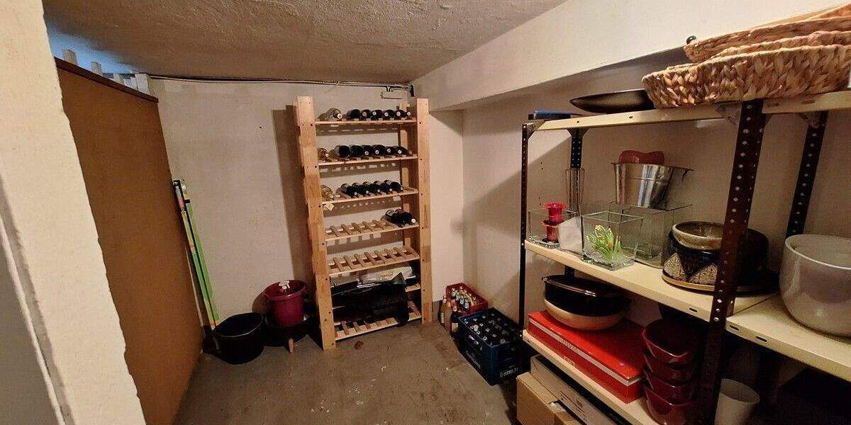 Freiwerdendes Zweifamilienhaus mit Garage in Toplage am Feldrand 6 zimmer