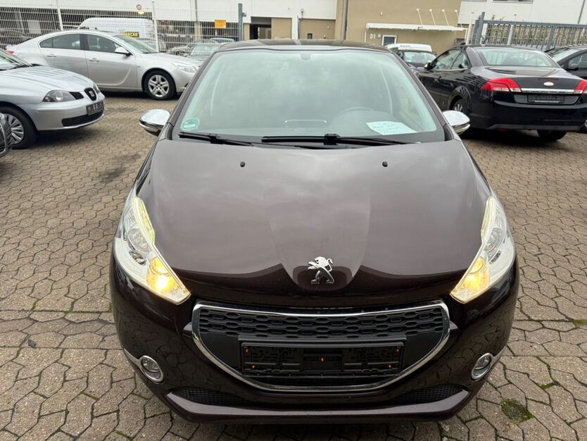 Peugeot 208 122.000 km 3.500 € Nürnberg 90439