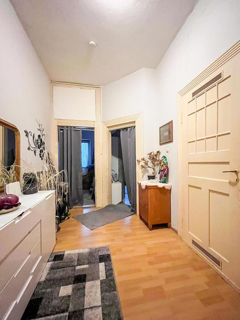 Schnäppchen! Vermietete Altbauwohnung mit Perspektive 5 zimmer
