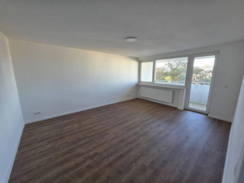 PROVISIONSFREI Attraktive, komplett renovierte 2-Zimmer-Wohnung mit Balkon zentrale Lage in Fürth