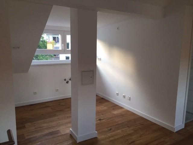 Neuwertige 3-Zimmer-DG-Wohnung mit Loggia und KFZ-Stellplatz | Nbg-Schweinau zimmer