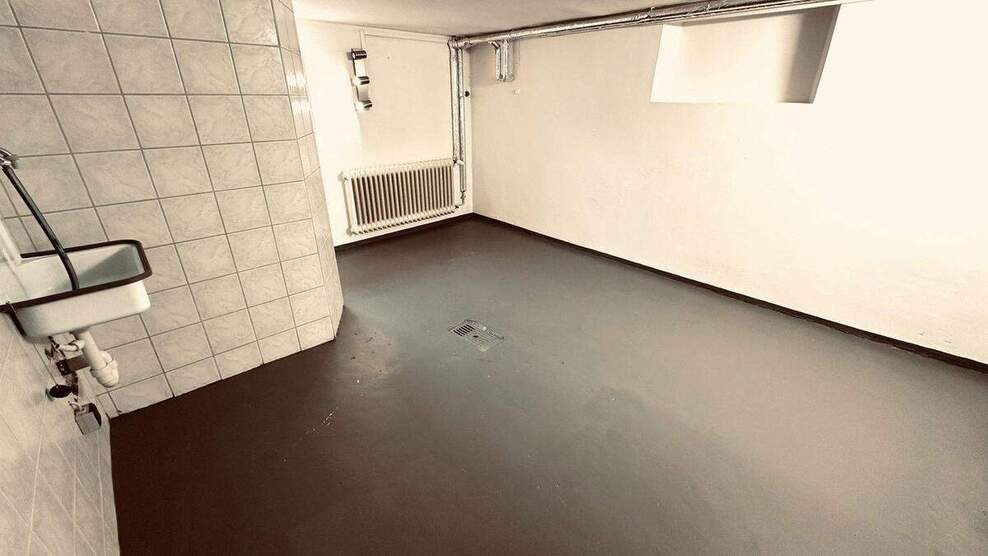 Top sanierte DHH mit neuer EBK + Garage in rhg. Lage N-Ziegelstein 5 zimmer