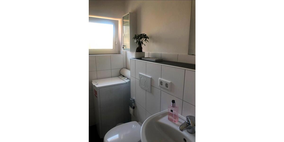 UNTERMIETE SCHÖNE 1-ZIMMER WOHNUNG MIT BALKON 1 zimmer