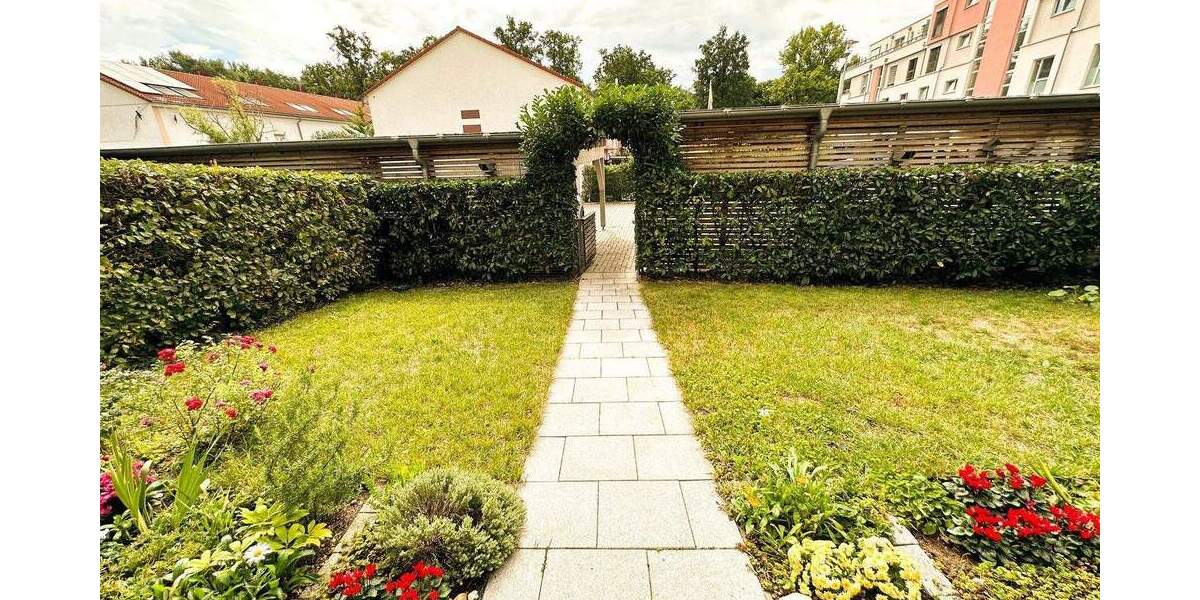 Exklusive EG-Wohnung mit Hauscharakter: 46 m² überdachte Terrasse, Garten, A+ Energie, 2 Carports 4 zimmer