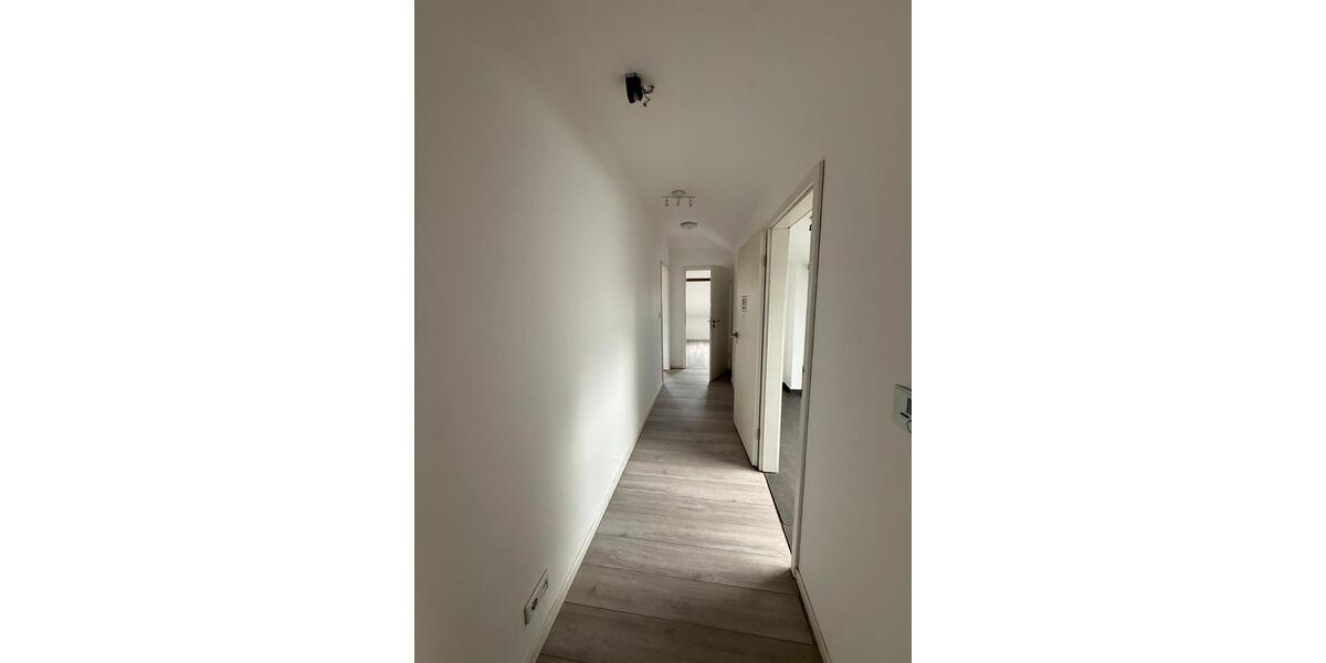 Dachgeschoßwohnung Nürnberg Eberhardshof - 4 Zimmer, 78 m&sup2;, 950&euro; | Angebot:27567895