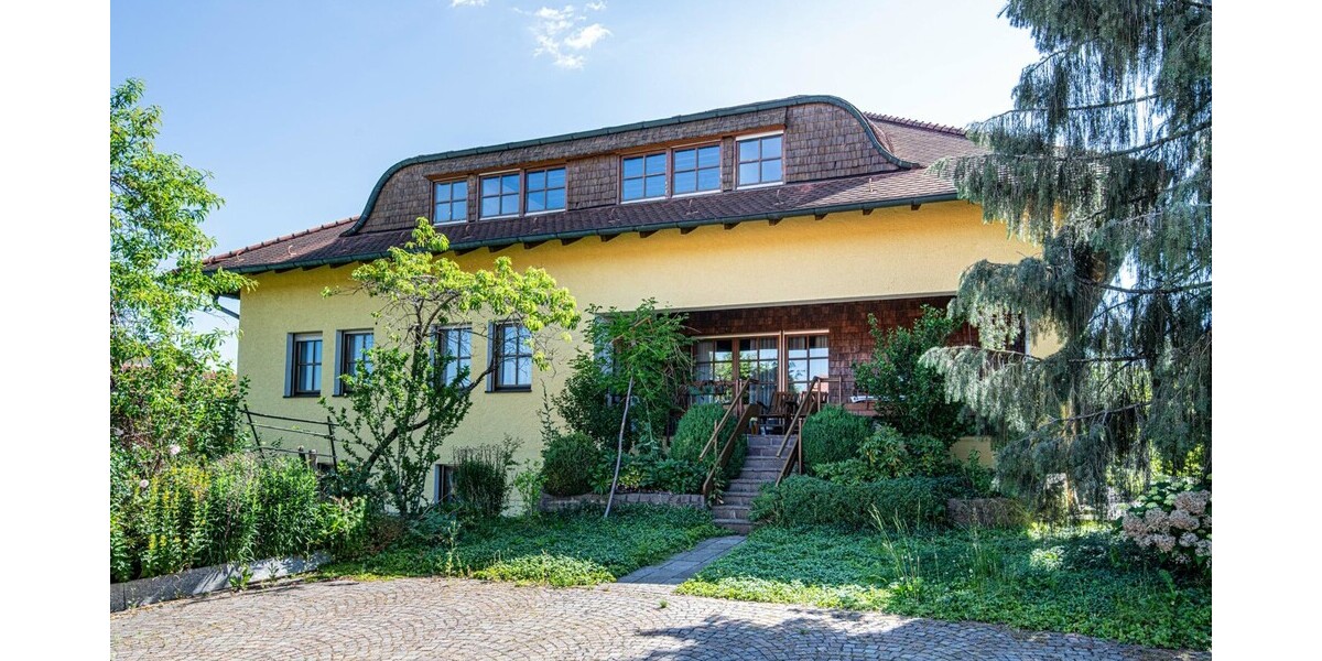 Charmantes Zweifamilienhaus mit drei Garagen und großem Garten - Zweifamilienhaus Kötzting | Angebot:24605834