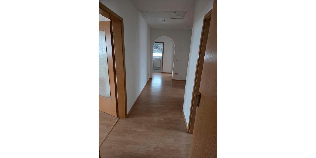 Unvermietete 3 Zimmer Dachgeschoss Wohnung 3 zimmer