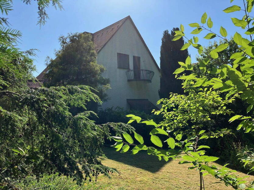 Exkl. Haus mit viel Grün für Gartenliebhaber !
