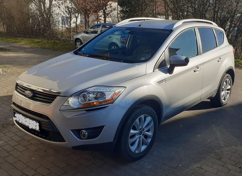 Ford Kuga 157.000 km 8.100 € Adelsdorf 91325