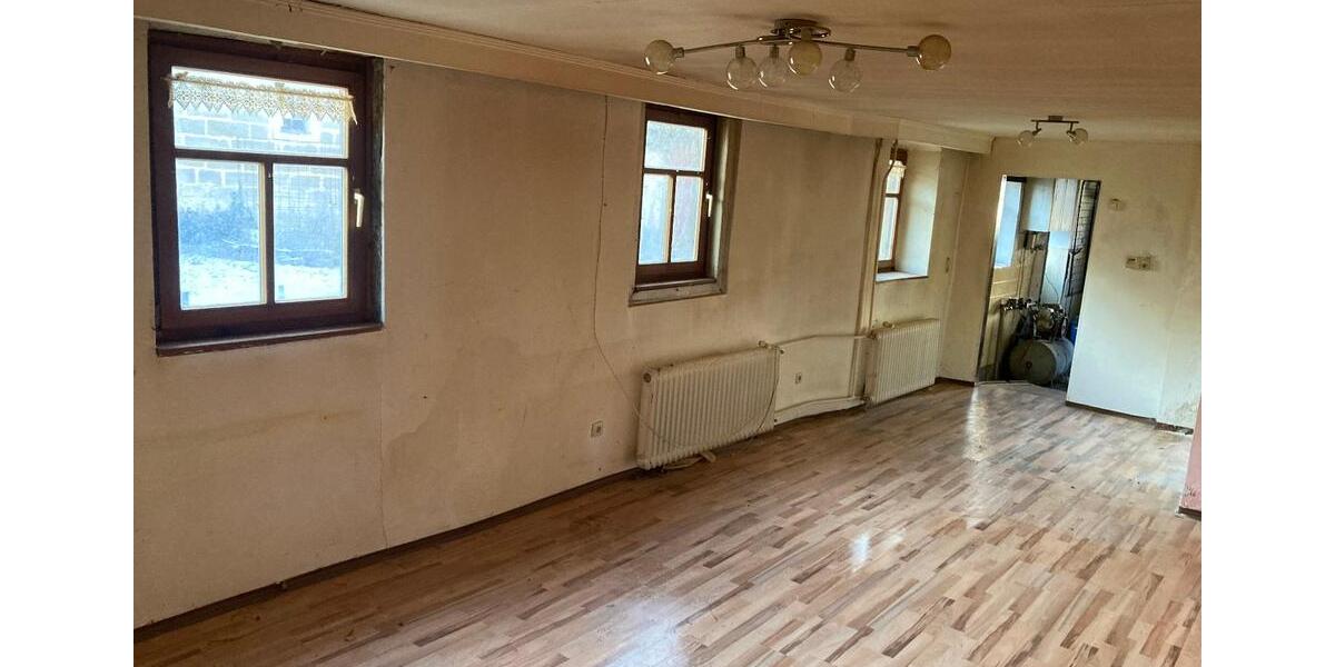 Einfamilienhaus Neuendettelsau - 9 Zimmer, 114 m&sup2;, 140.000&euro; | Angebot:24709906