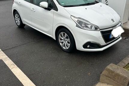 Peugeot 208 67.000 km 6.600 &euro; Nürnberg 90491