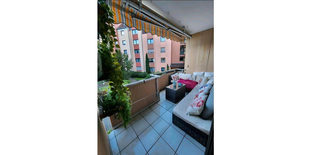 Modernisierte 2-Zimmer-Wohnung mit EBK und Balkon 2 zimmer