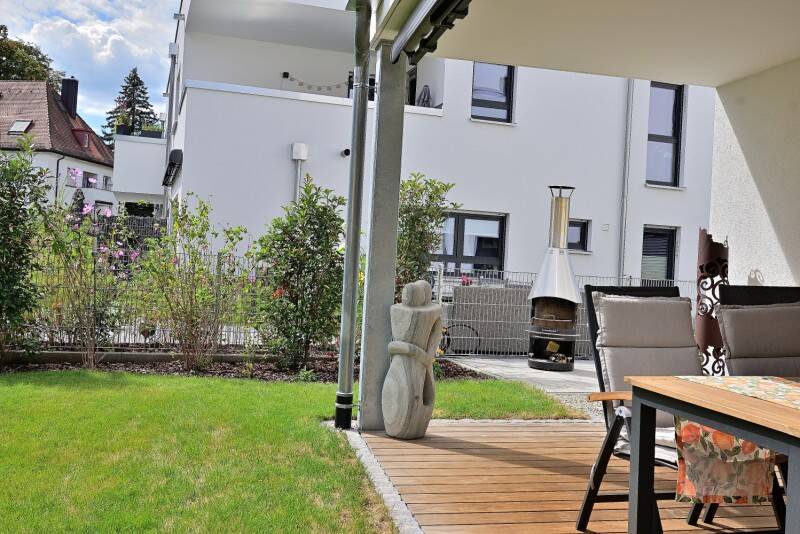 Exklusive GartenWohnung 112 m², lichterfülltes Wohnen mit 3 Zimmer und 2 TG Stellplätzen und vielen Extras, fast wie Erstbezug