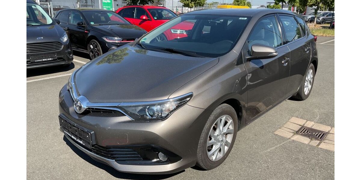 Toyota Auris 86.320 km 9.987 &euro; Fürth 90763