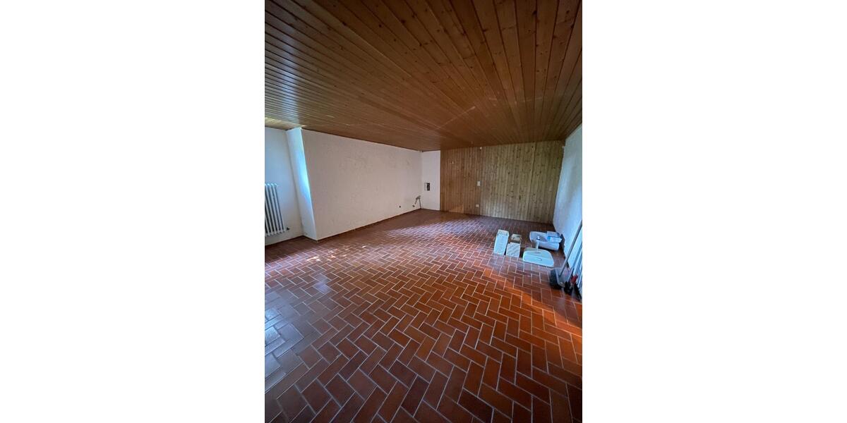 Großzügiger, heller Lagerraum zimmer