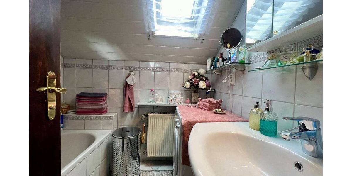 Mehrfamilienhaus, Wohnhaus Erlangen Alterlangen - 8 Zimmer, 228 m&sup2;, 720.000&euro; | Angebot:26859183