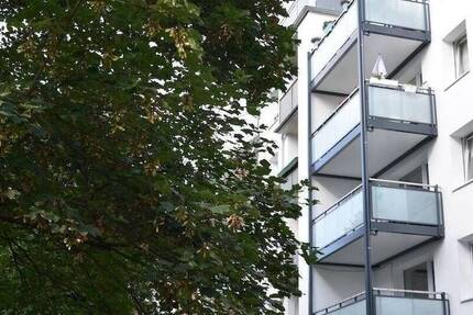 Frei & mit Balkon in der Nordstadt! Helle 2,5-Zimmer-Wohnung im obersten Stock, zentrale aber ruhige Lage in Rennweg