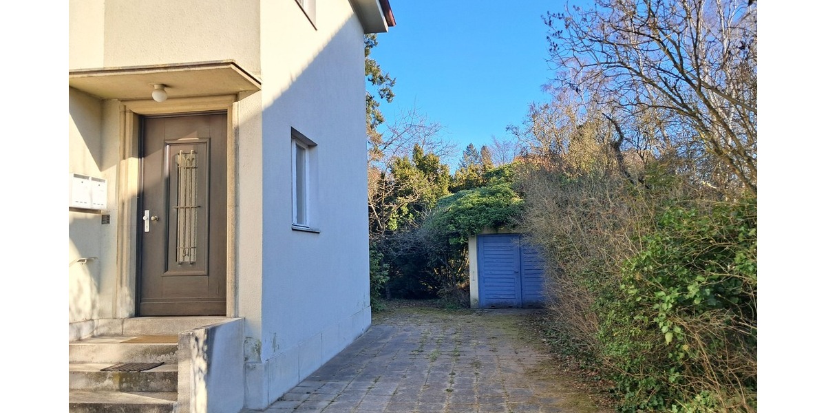 ...in einer der begehrtesten Wohnlagen...DHH mit Erweiterungspotential in Erlangen 9 zimmer