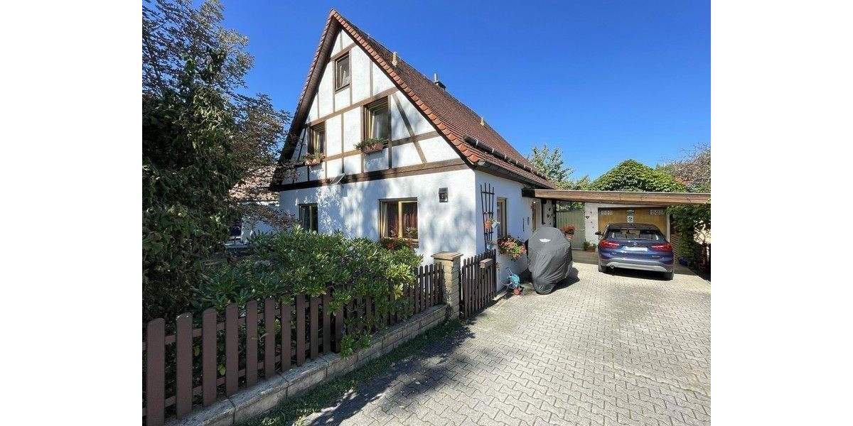 Wie ein Haus am See: Einfamilienhaus (Bj. 1993) mit Traumgarten und Garage in Lauf-Kuhnhof 5 zimmer