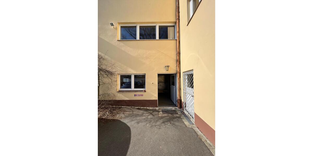 Lager Raum mit angrenzendem Raum und Nebenraum inkl. Stellplatz zimmer