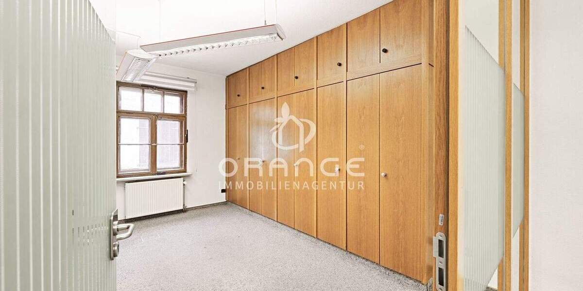 ***Direkt an der B14 - Denkmalgeschütze Gewerbefläche sucht neuen Eigentümer*** zimmer