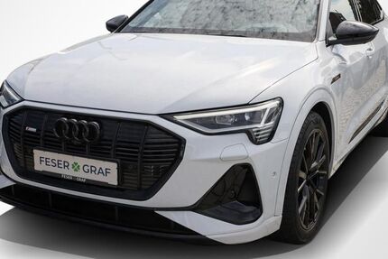 Audi e-tron 34.100 km 36.940 € Herzogenaurach 91074