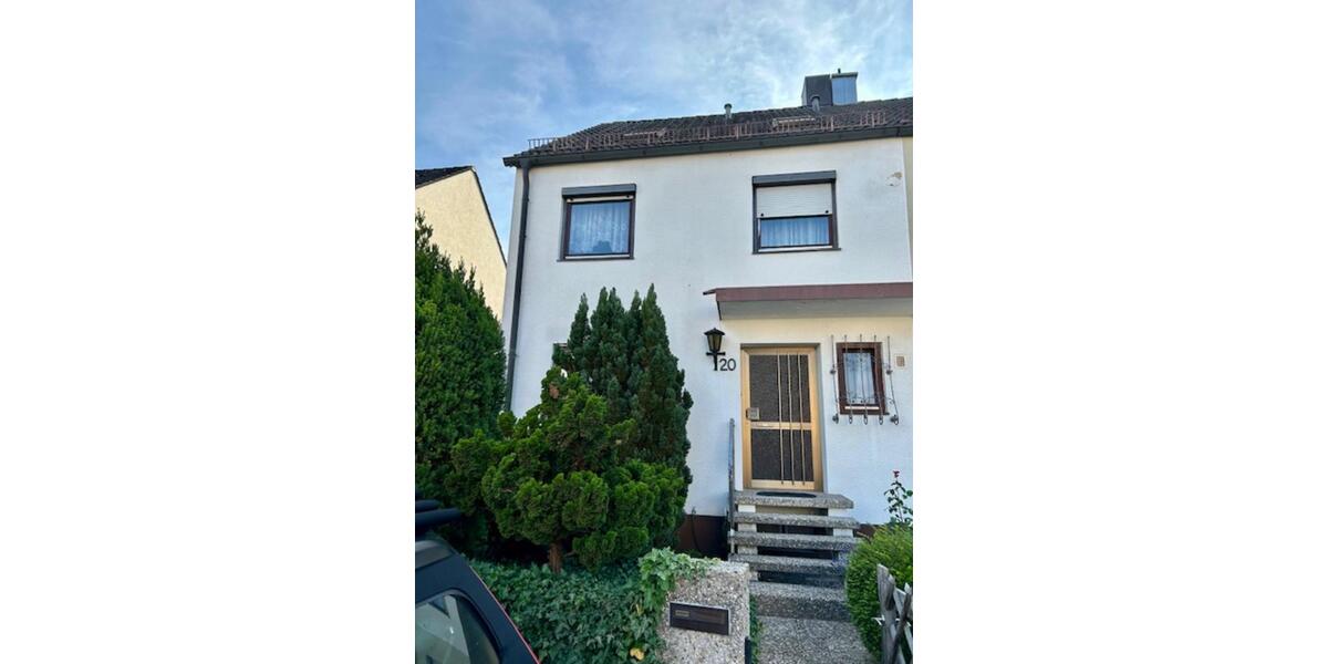 Doppelhaushälfte mit großer Garage am Haus und Garten 7 zimmer