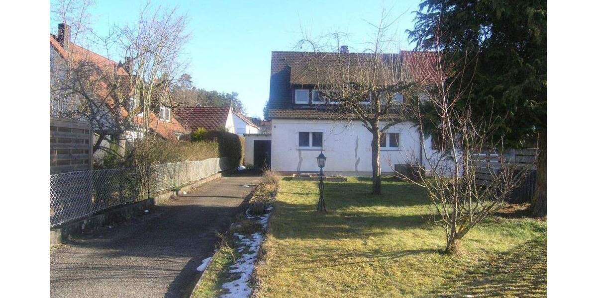 Kleines 3-Zimmer-Reiheneckhaus mit 436 m² Grundstück und Garage zimmer