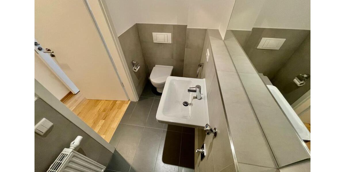 Spektakuläre Drei-Zimmer-Dachterrassen-Wohnung in komplett sanier 3 zimmer