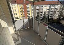HELLE 2 Zimmer Wohnung MIT BALKON IM 4. OG