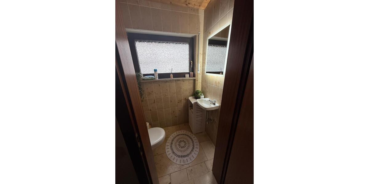 Traumhafte Doppelhaushälfte mit Garten, Terrasse und Garage 4 zimmer