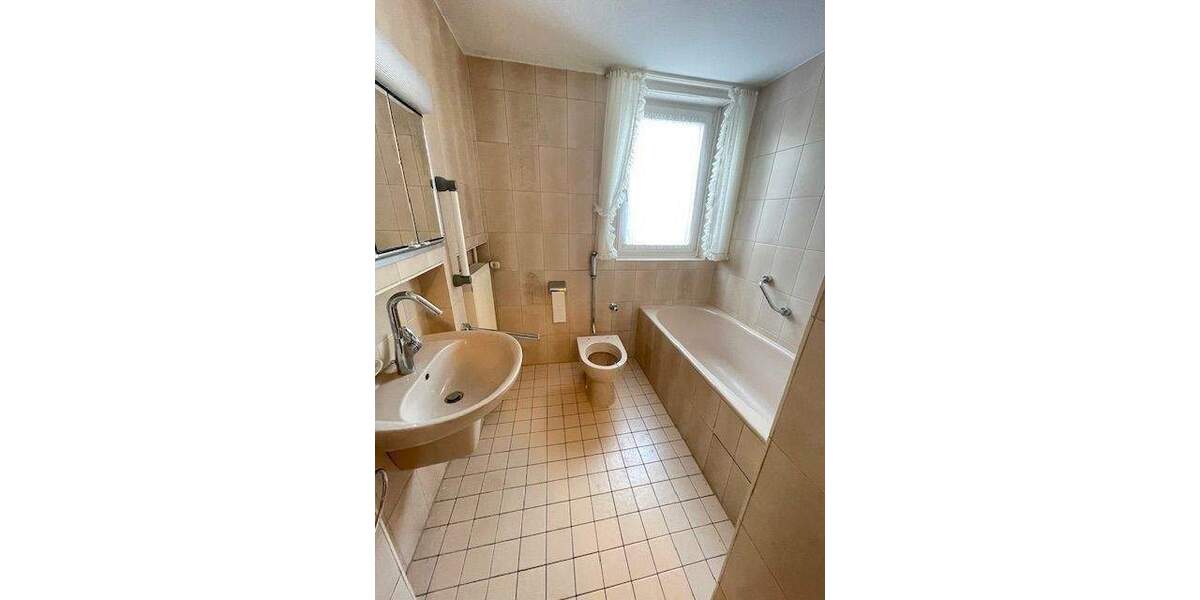 Mögeldorf: Doppelhaushälfte als 2-Familienhaus mit Doppel-Garage und großem Garten 6 zimmer