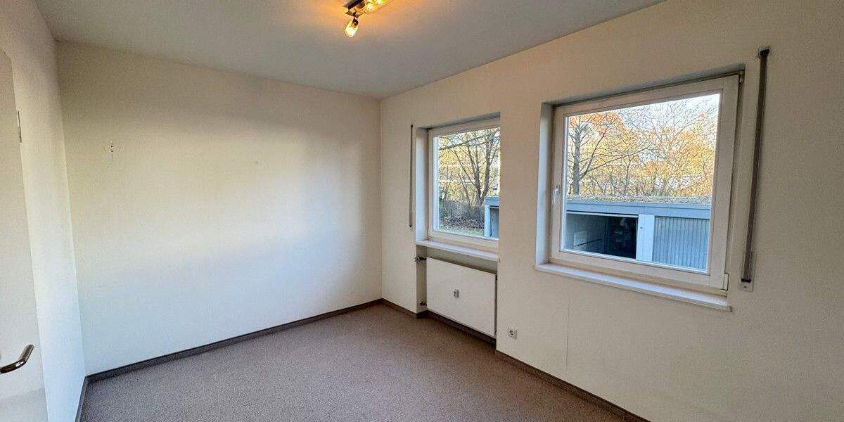 Großzügige 4-Zimmer-Wohnung mit Schwimmbadanteil, 2 Garagen und Zugang zum Gemeinschaftsgarten 4 zimmer